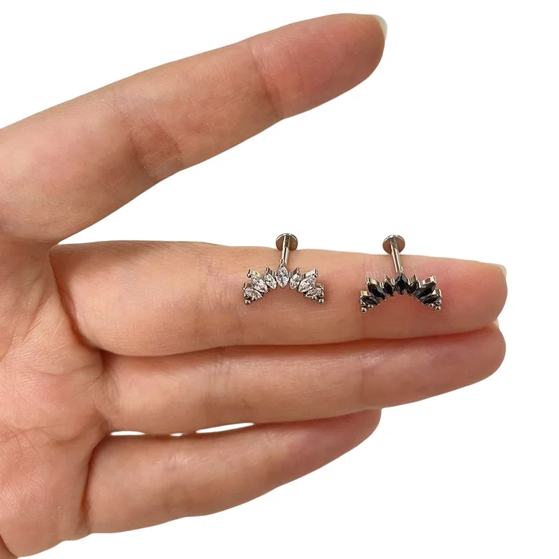 ASTM F136 Titanium PIERC 7 CZ  - đánh giá và giá Cluster Stud Ear