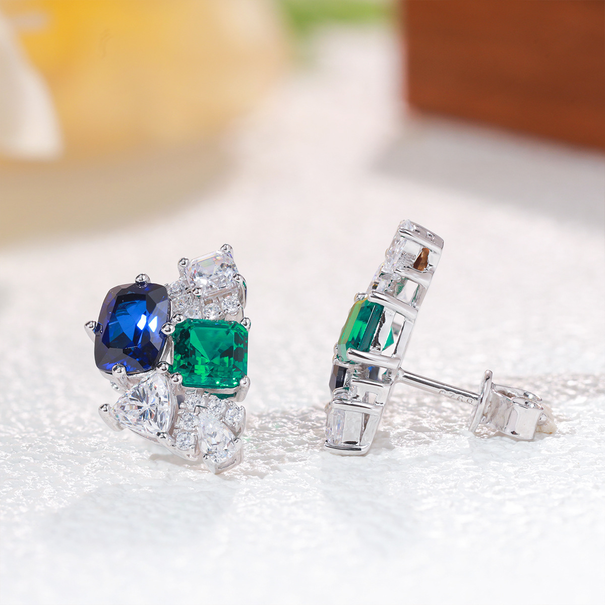 3.2cttw Lab Sapphire Emerald H - đánh giá và giá Cluster Stud Ear