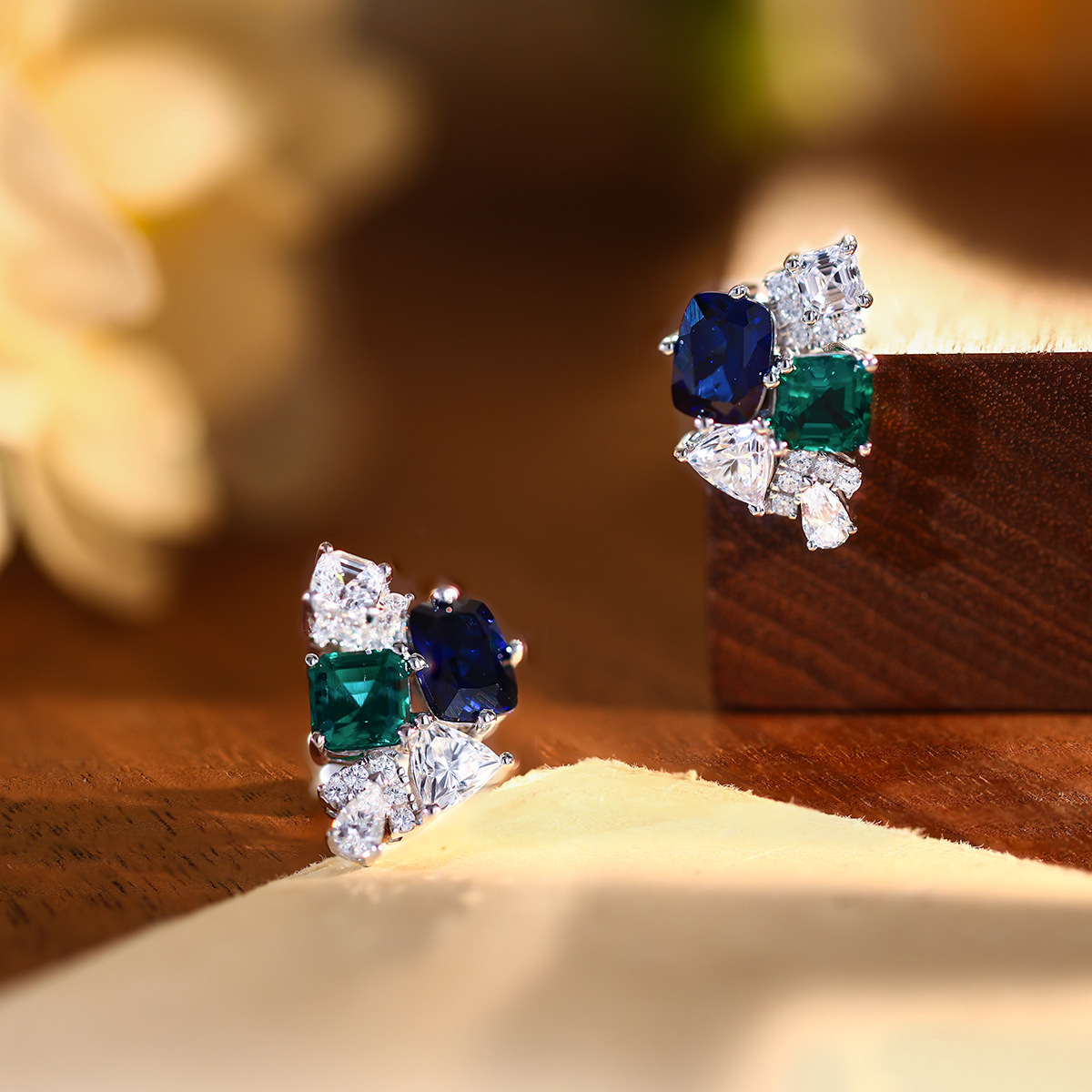 3.2cttw Lab Sapphire Emerald H - đánh giá và giá Cluster Stud Ear