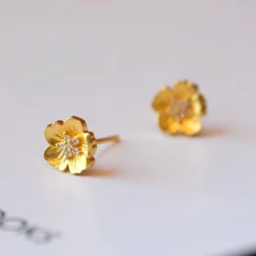 Retro Embossed Flower Stud Ear - đánh giá và giá Cluster Stud Ear