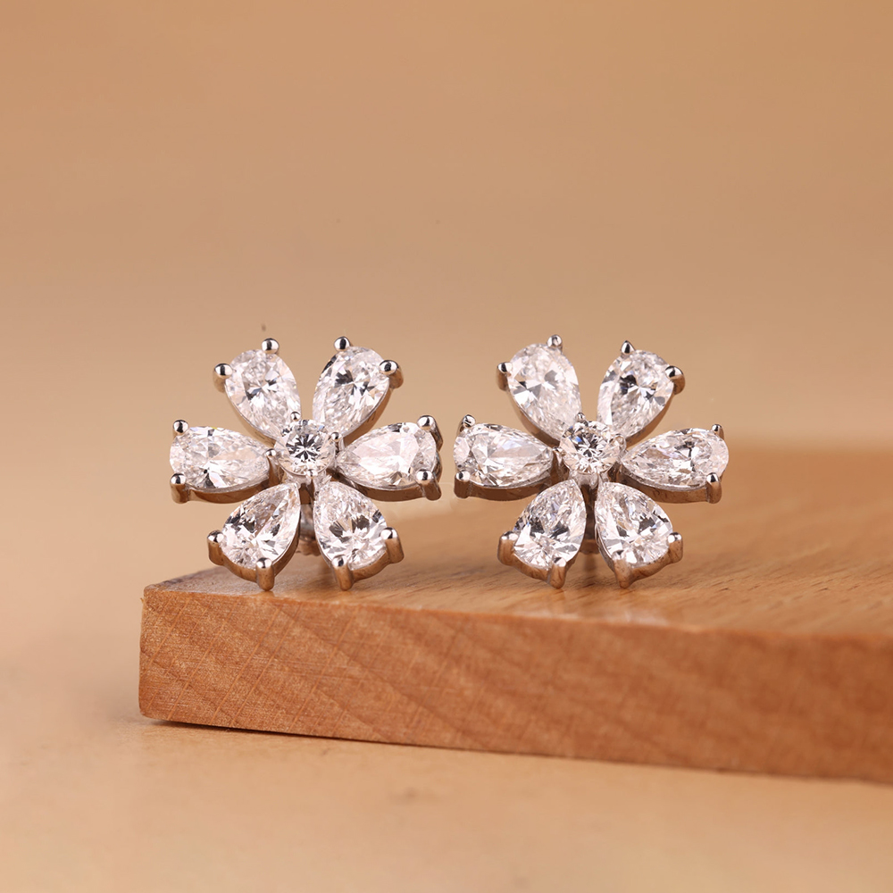Cluster Flower Full Moissanite - đánh giá và giá Cluster Stud Ear